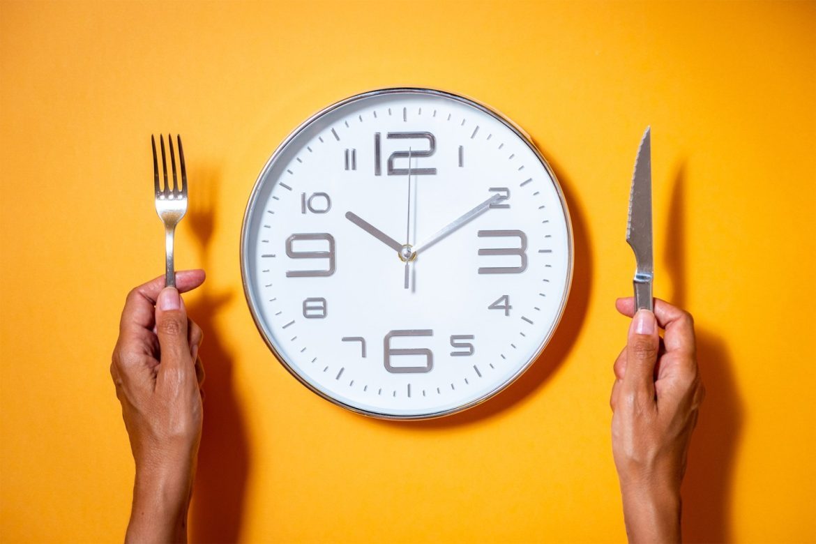 <a href="https://news.harvard.edu/gazette/section/health/">
			Health		</a>
		
		
		Early breakfast could help you live longer	
	
			
		
	
		
			
					
		Mass General Brigham Communications	
				
		
		
			September 8, 2025		
		
			3 min read		
	
	
			
			Study finds mealtimes may impact health, longevity in older adults		
		
Researchers studied changes to meal timing in older adults and discovered people experience gradual shifts as they age. They also found characteristics that may contribute to mealtime shifts and revealed specific traits linked to an earlier death.
Results from the Mass General Brigham<a href="https://www.nature.com/articles/s43856-025-01035-x"> study</a> are published in Communications Medicine
“Our research suggests that changes in when older adults eat, especially the timing of breakfast, could serve as an easy-to-monitor marker of their overall health status,” said lead author Hassan Dashti, a nutrition scientist and circadian biologist at Harvard-affiliated Massachusetts General Hospital and assistant professor of anesthesia at Harvard Medical School.
“Patients and clinicians can possibly use shifts in mealtime routines as an early warning sign to look into underlying physical and mental health issues. Also, encouraging older adults in having consistent meal schedules could become part of broader strategies to promoting healthy aging and longevity,” Dashti said.
<blockquote>Later breakfast time was consistently associated with having physical and mental health conditions such as depression, fatigue, and oral health problems. </blockquote>
Dashti and his colleagues — including senior author Altug Didikoglu of the Izmir Institute of Technology in Turkey — examined key aspects of meal timing that are significant for aging populations to determine whether certain patterns might signal, or even influence, health outcomes later in life. The research team analyzed data, including blood samples, from 2,945 community-dwelling adults in the UK aged 42–94 years old who were followed for more than 20 years. They found that as older adults age, they tend to eat breakfast and dinner at later times, while also narrowing the overall time window in which they eat each day.
Later breakfast time was consistently associated with having physical and mental health conditions such as depression, fatigue, and oral health problems. Difficulty with meal preparation and worse sleep were also linked with later mealtimes. Notably, later breakfast timing was associated with an increased risk of death during follow-up. Individuals genetically predisposed to characteristics associated with being a “night owl” (preferring later sleep and wake times) tended to eat meals at later times.
“Up until now, we had a limited insight into how the timing of meals evolves later in life and how this shift relates to overall health and longevity,” said Dashti. “Our findings help fill that gap by showing that later meal timing, especially delayed breakfast, is tied to both health challenges and increased mortality risk in older adults. These results add new meaning to the saying that ‘breakfast is the most important meal of the day,’ especially for older individuals.”
Dashti noted that this has important implications as time-restricted eating and intermittent fasting gain popularity, where the health impacts of shifting meal schedules may differ significantly in aging populations from those in younger adults.
This study was supported by the National Institutes of Health.